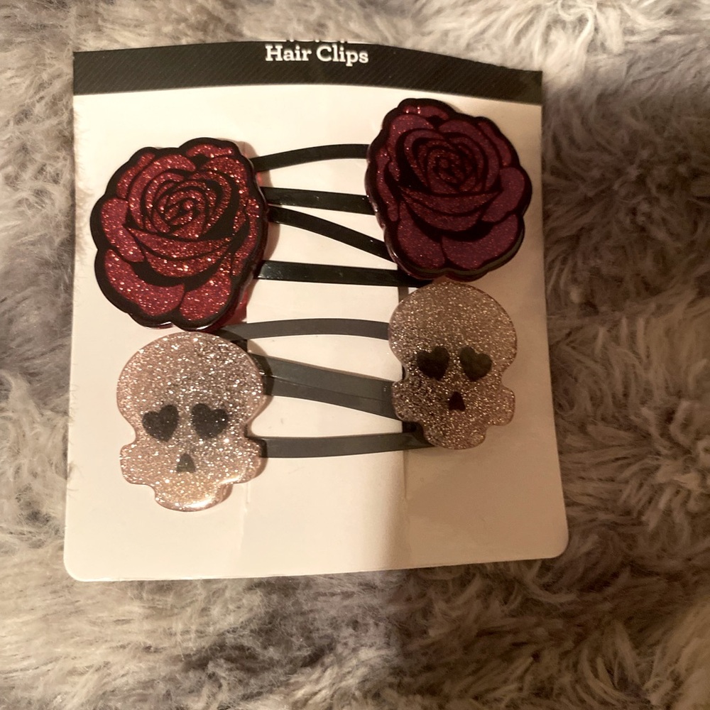 Rose and skull hair clip set.
